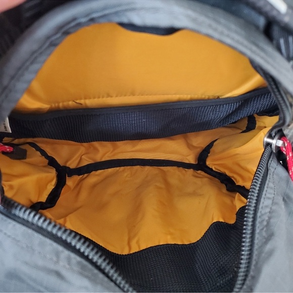 Marmot Walkabout Green and Black Bag - Picture 8 of 8